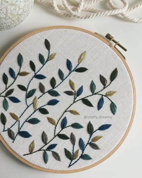 Embroidery Architecture, Embroidery Leaf, Embroidery On Kurtis, Architecture Inspiration, Hand Embroidery Flowers, Embroidery Flowers Pattern, Handwork Embroidery Design, Silk Ribbon Embroidery, Hand Embroidery Art