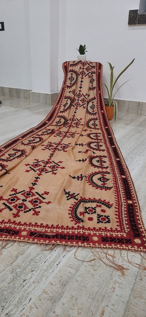 Hand Embroided silk dopatta Gujrati stitch Kutchi Embroidery, Stitch Saree, Blackwork Designs, Kutch Work Designs, Kutch Work, Blouse Designs Indian, A Line Kurta, Elegant Blouse Designs, Saree Border