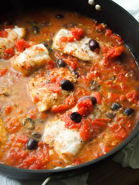 Paleo Greek Braised Cod with Tomatoes and Kalamata Olives Cod Tomato Recipe, Braised Cod, Cod With Tomatoes, Best Cod Recipes, Braised Fish, Greek Fish, Mediterranean Fish, Dinner Fish, Nutritious Dinner