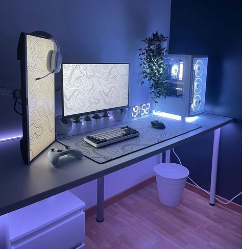 Gamer Office Ideas Gaming Rooms, Gaming Aesthetic Setup, White Aesthetic Pc Setup, White Gaming Setup Room Ideas, Cozy Minimal Gaming Setup, White Rgb Gaming Setup, White Pc Desk Setup, Gaming Computer Setup Aesthetic, Computer Set Ups Aesthetic