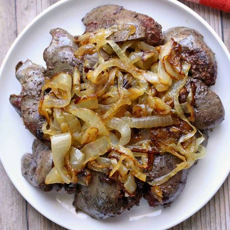 Sauteed Chicken Livers - Healthy Recipes Blog Chicken Livers Recipe Fried, Sauteed Chicken Livers, Cooking Chicken Livers, Liver Healthy Foods, Fried Chicken Livers, Chicken Liver Recipes, Chicken Gizzards, Liver And Onions, Making Fried Chicken