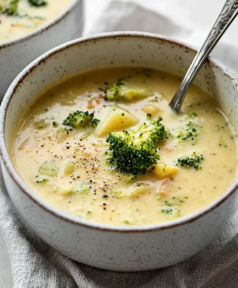 Broccoli Potato Cheese Soup Recipe - elianarecipes.com Low Fat Broccoli Cheese Soup, Chicken Potato Broccoli Soup, Potato Soup With Broccoli, Cheesy Broccoli Potato Soup, Potato Broccoli Cheese Soup, Broccoli Potato Soup Recipes, Cheesy Broccoli Potatoes, Broccoli Potato Cheese Soup, Potato Cheese Soup