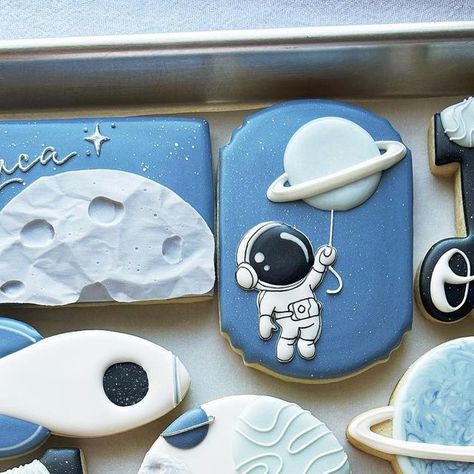 Outer Space Cookies, Astronaut Cookies, Space Cookies, Fondant Girl, Galaxy Cookies, Outer Space Baby Shower, Fun Word Search, Cookie Cake Designs, Wedding Anniversary Cakes