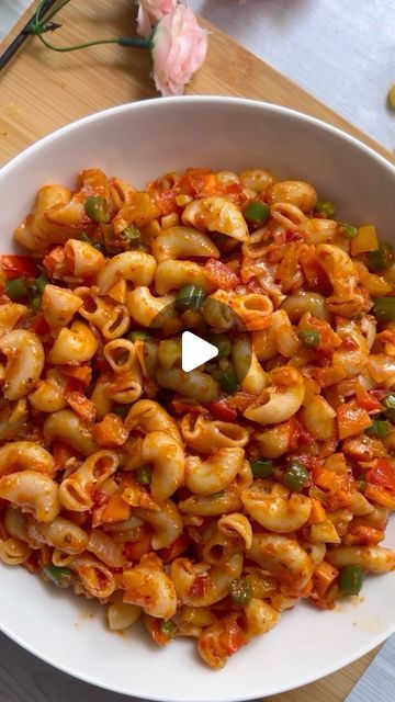 Ruchika on Instagram: "Street Style Masala Macaroni  . . Spices: Salt Red chilli powder  Black pepper Coriander powder  Garam masala or Maggi Masala  . . #macaroni #streetstyle #masalamacaroni #desimacaroni #tiffinrecipe #homecookedmeal #kidslunchbox #kidstiffin #partysnacks #streetfood" Pasta Spicy Recipes, Boiled Beans, Masala Macaroni, Lunch Pasta, Maggi Masala, Macaroni Recipe, Maggi Recipes, Masala Powder Recipe, Tiffin Recipe