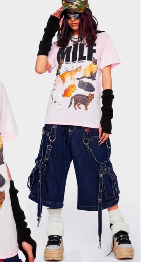 Trashcore Outfit, Street Wear Japan, Hip Hop Outfit Ideas, Messy Outfit, 2000s Japanese Fashion, 90s Glam, 2000s Skater, Punk Streetwear, Cat Graphic