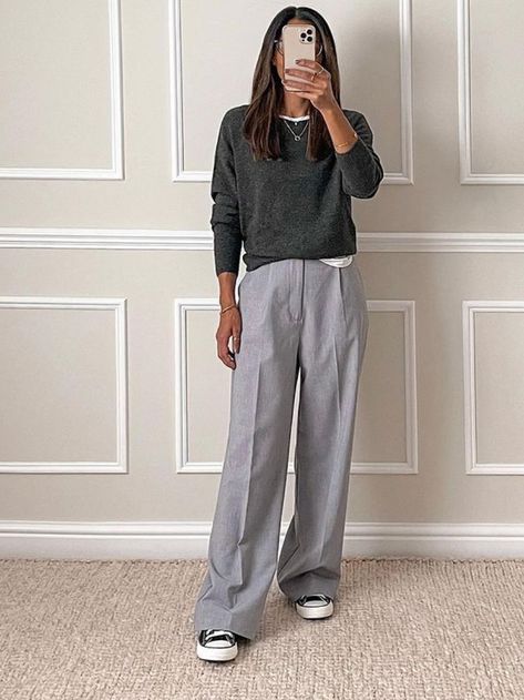 Grey Trousers Winter Outfit, Light Grey Work Pants Outfits, Light Grey Slacks Outfit Women, Light Grey Wide Leg Pants Outfit, Grey Wide Pants Outfit, Gray Pants Outfit Casual, Grey Office Pants Outfit, Grey Wide Leg Trousers Outfit, Gray Wide Leg Pants Outfit