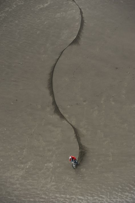 Downhill Mountain Bike. what a line! Mountain Biking Gear, Mtb Trails, Cycling Photography, Downhill Mountain Biking, Downhill Bike, Downhill Mtb, I Want To Ride My Bicycle, Cycling Photos, Bike Style