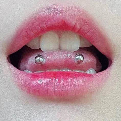 If you like the aesthetic of snakes eye piercing, you are not alone. This double tongue piercing is unreal. Plus, there is jewelry for every taste, from cute and small to uncanny and massive. With our guide, you will get full insight into the topic. #snakeeyespiercing #snakeeyepiercing #tonguepiercing #doubletonguepiercing #mouthpiercing Sideways Tongue Piercing, Snake Bites Tongue Piercing, Snake Eyes Piercing Aesthetic, Tounge Piercings Aesthetic, Snake Tongue Piercing, Snake Eye Tongue Piercing, Scoop Tongue Piercing, Tongue Piercing Aesthetic, Snake Bite Piercing Tongue