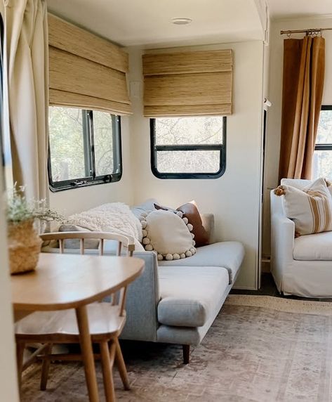 5 RV Interiors to Inspire Your Next Cross-Country Road Trip | The Blinds.com Blog Rv Window Treatments Ideas, Camper Blinds, Camper Flip, Rvs Interior, Rv Blinds, Rv Shades, Rv Diy, Rv Living Room, Woven Blinds