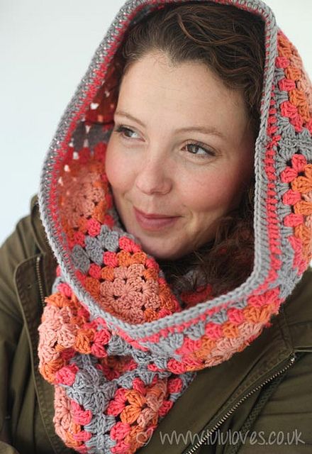 Crochet Granny Square Snood-scarf by Emma@Lululoves, via Flickr Granny Square Cowl, Helpful Pictures, Granny Square Scarf, Snood Scarf, Crochet Granny Square, Scarf Knitting Patterns, Scarf Crochet Pattern, Crochet Cowl, Colour Combination