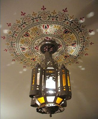 10 Stenciling ideas {DIY} - Debbiedoo's Stencil Ceiling, Moroccan Bedroom, Wall Inspiration, Real Estat, Layered Vinyl, Deco Originale, Painted Ceiling, Moroccan Design, Indian Decor