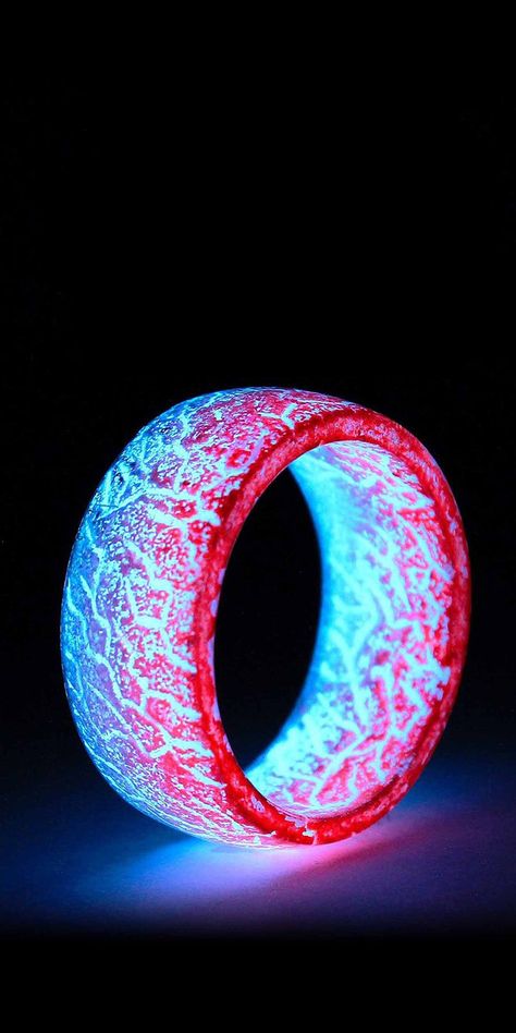 Glow In The Dark Necklace For Men, Glow In The Dark Rings, Glowing Accessories, Glowing Jewelry, Glowing Ring, Fantasy Jewelry Magic, Cool Rings, Glow Ring, Cool Rings For Men