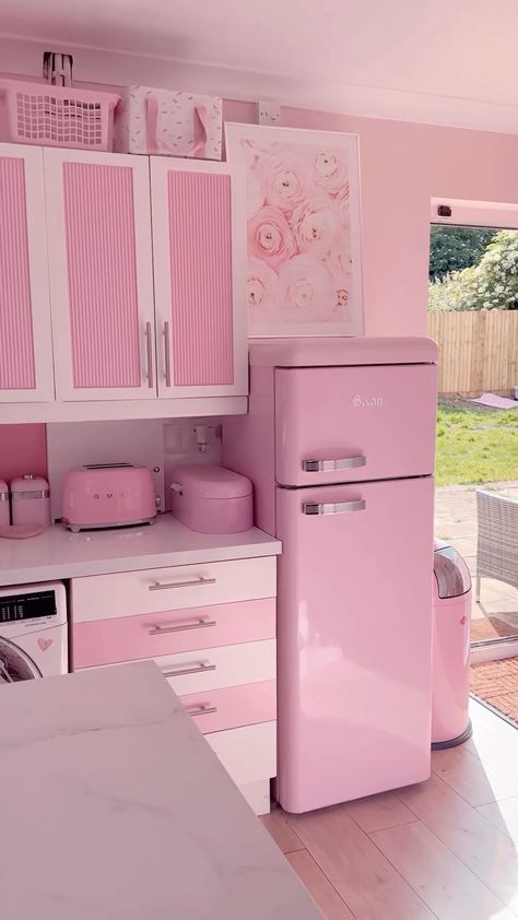 Pink House Decor Living Room, Dream House Pink Aesthetic, Aesthetic Pink Kitchen, Pink Kawaii Living Room, Pink Barbie Dream House, Pink Barbie House Real Life, Pink Apartment Decor, Pink Fridge, Pink Wednesday