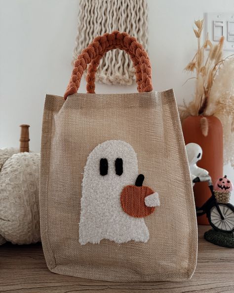 HEY BOO 👻 our boo shop is now live on our website! link in our bio 🧡✨🖤 . dm us with any inquiries you may have! Homemade Trick Or Treat Bags, Fall Goodie Bags For Kids, Diy Halloween Bags Trick Or Treat, Homemade Halloween Gifts, Tote Bag Painting Ideas Halloween, Craft Show Items That Sell, Halloween Bags For Kids Trick Or Treat, Halloween Bag Ideas, Diy Halloween Basket