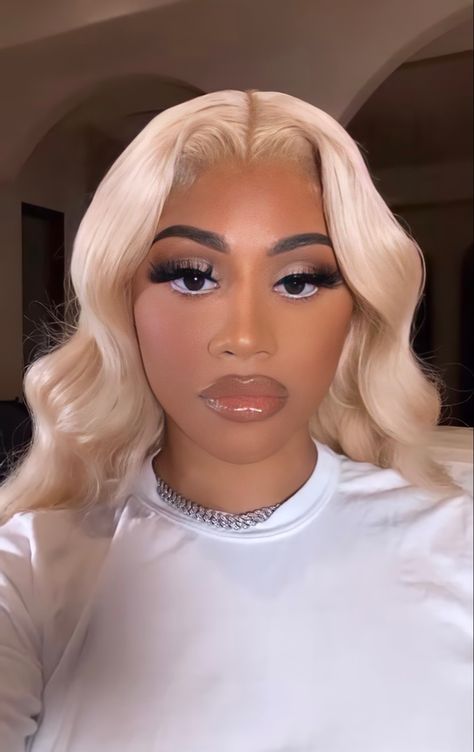 Makeup Looks Neutral Colors, Platinum Makeup Looks, Natural Silver Makeup Looks, Makeup Looks With White Dress, Makeup Ideas With White Dress, White Makeup Black Women, White Eyelid Makeup, Silver Under Eye Makeup, Makeup Look For White Dress