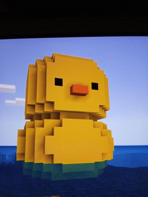 Minecraft Rubber Duck Build, Duck Minecraft Build, Duck Minecraft, Minecraft Building Designs, Minecraft Kingdom, Minecraft Idea, Cool Things To Build, Minecraft Statues, Minecraft Interior Design