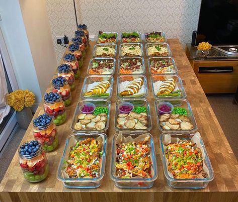 John Clark on Instagram: "I thought I’d answer a couple of meal prep questions that I get asked frequently. And you guys can ask below any I may have forgotten 😊 Both cookbooks are available from the link in the bio. Along with the meal prep containers. All food will last 3 days in the fridge perfectly . Some people say 4 days but take it from experience . Don’t risk 4. EVERYTHING will last 3 days. Glass mason jars keep the fruit fresh for longer. 5 days easy. ( I have done these for longer Meal Prep Fridge, Meal Prep For Beginners, Best Kitchen Tools, Fruit Fresh, John Clark, Budget Meal Planning, Meal Prep Containers, Lunch Meal Prep, Glass Mason Jars