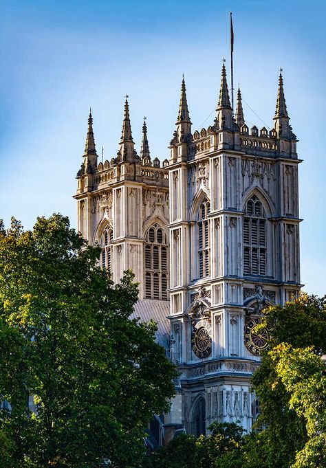 Everything You Need to Know About Westminster Abbey - Let Me Show You London Westminster Abbey London, London Itinerary, London Attractions, Mary Queen Of Scots, London Tours, The Cloisters, Houses Of Parliament, Windsor Castle, River Thames