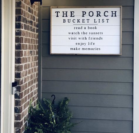 Design Home Kitchen, Porch Sitting, Home Office Inspiration, Front Porch Decor, Kitchen Home Decor, Home Aesthetic, Front Porch Decorating, Aesthetic Home, The Porch