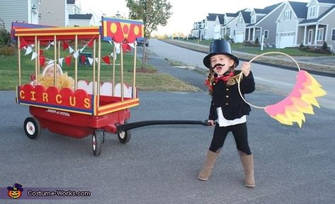 Ring Master Costume, Wagon Halloween Costumes, Wagon Costume, Circus Halloween Costumes, Traveling Circus, Circus Lion, Ring Master, Halloween Circus, Family Circus