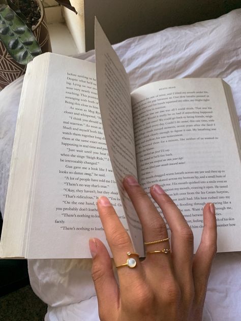 Reading Habit Aesthetic, Read More Books Aesthetic, Aesthetic Book Reading, Reading Vibes, Sunday Fashion, Relaxing Sunday, Escaping Reality, Aesthetic Reading, Reading Motivation