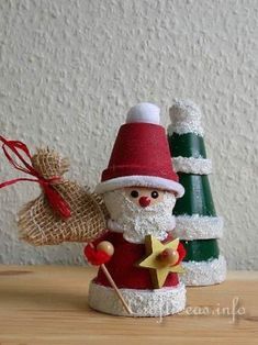 20 DIY Clay Pot Christmas Decorations That Add Charm To Your Holiday Décor Free Christmas Crafts, Santa Claus Crafts, Santa Klaus, Christmas Pots, Santa Crafts, Christmas Crafts For Adults, Christmas Craft Projects, Flower Pot Crafts, Christmas Clay