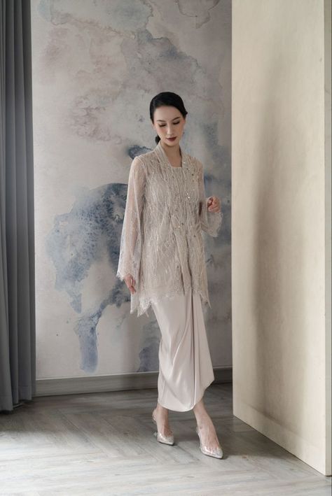 Kebaya Viscose, Lace Kebaya, Convocation Outfit, Kebaya Brokat Modern, Kebaya Tile, Brokat Modern, Model Dress Kebaya, Kebaya Lace, Kebaya Modern Dress