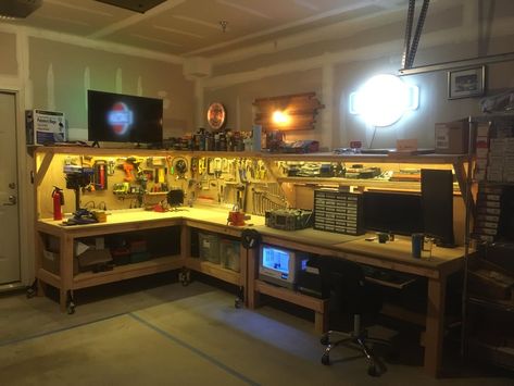 Battlestation Ideas, Electronics Workspace, Garage Workshop Layout, Garage Workbench Plans, Gear Room, Basement Workshop, Electronic Workbench, Workshop Layout, Garage Remodel