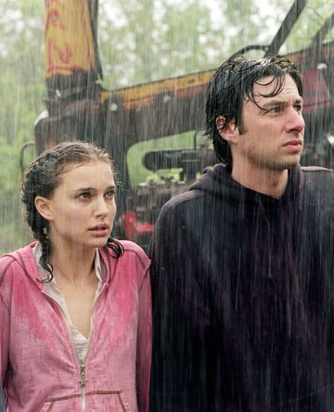 Natalie Portman & Zach Braff in Garden StateState. In honor of the new kickstarter campaign for "Wish I was here" Natalie Portman Movies, Peter Sarsgaard, Zach Braff, Movie Collage, Manic Pixie Dream Girl, Jim Parsons, Garden State, Movie Couples, The Twilight Saga