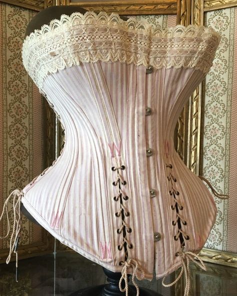 Victorian maternity corset, circa 1880s 1850s Corset, 1800 Corset, Victorian Maternity, Corset Historical, Vintage Corset Outfit, Old Corset, Victorian Corsets, Ren Faire Dress, Antique Corset