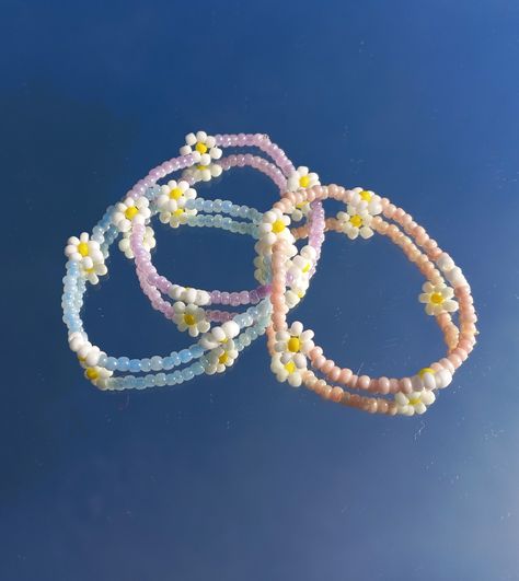 Daisy Bracelets, Diy Pearl Necklace, Colorful Bead Bracelets, Dope Jewelry Accessories, Diy Beaded Rings, Cute Friendship Bracelets, Diy Jewelry Rings, Diy Jewelry Unique, Bead Charms Diy