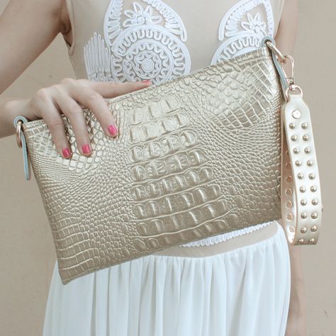 Gold Envelope, Cheap Purses, Leather Clutch Purse, Handbags Affordable, Crocodile Pattern, Cheap Bags, Outfit Trends, Envelope Bag, Leather Clutch Bags