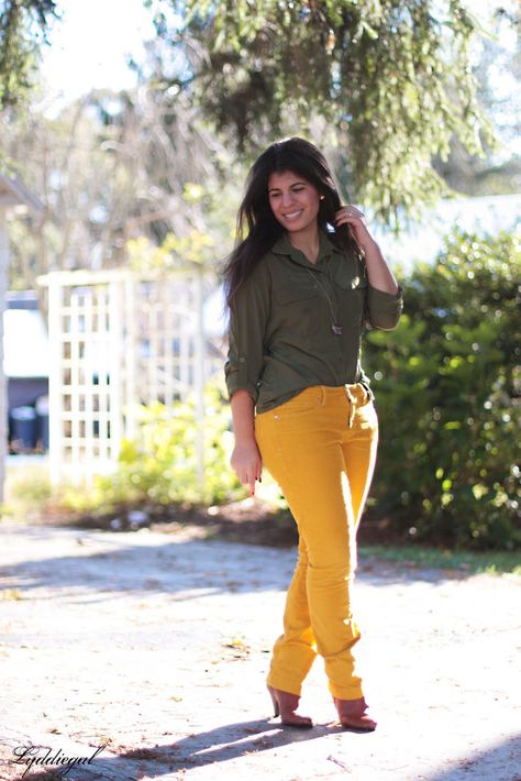 olive shirt and mustard cords. Green Outfits Men, Olive Outfits, Mustard Yellow And Green, Chic On The Cheap, Yellow Pants Outfit, Mustard Yellow Pants, Boots Olive Green, Mustard Outfits, 9to5chic Outfits