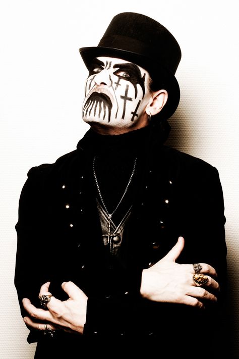 King Diamond Diamond Tumblr, Mercyful Fate, Corpse Paint, King Diamond, Diamond Wallpaper, Bruce Dickinson, Human Bones, Musica Rock, Mötley Crüe