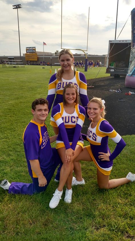 Stunt group cheerleading Stunt Group Pictures, Cheerleading Picture Poses, Cheer Photos, Cheer Pics, Cheerleading Stunt, Cheers Photo, Cheer Poses, Cheerleading Pictures, Team Bonding