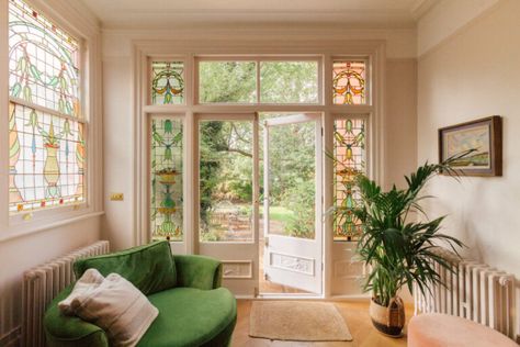 A Light-Filled Victorian Family Home in London 10 Built In Sofa, Woodland Wallpaper, London Houses, Farmhouse Porch, Herringbone Floor, London Apartment, London Photos, Decoration Inspiration, Free Standing Bath