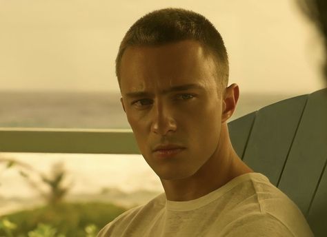 drew starkey as rafe cameron in outerbanks Rafe Cameron Buzzcut, Rafe Cameron, Drew Starkey, The Perfect Guy, Hottest Guy Ever, The Boy Is Mine, Buzz Cut, Hot Actors, Attractive People