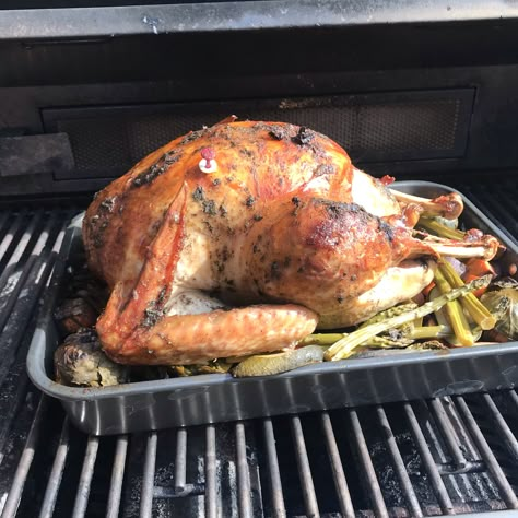 Gas Grill Turkey Grill Turkey, Grilled Turkey Recipes, Gas Grill Recipes, Whole Turkey Recipes, Bbq Turkey, Grill Time, Grilled Turkey, Whole Turkey, Thanksgiving Recipes Side Dishes