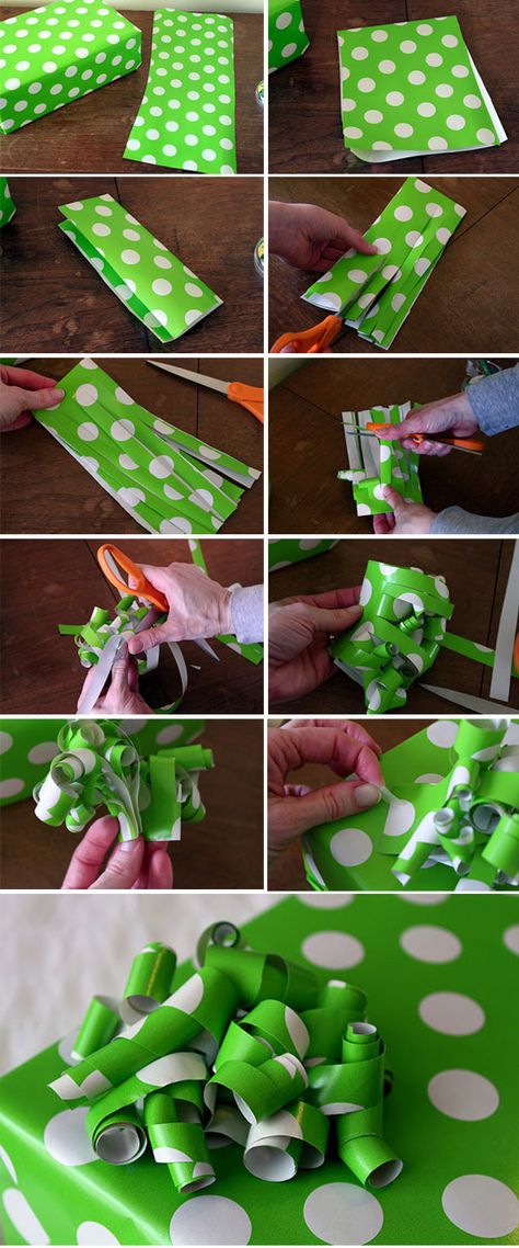 Wrapping paper Bow... now I know what to do with the leftover paper scraps! Wrapping Paper Bows, Paper Bow, Cadeau Diy, Noel Christmas, Crafty Craft, Green And White, Homemade Gifts, Creative Gifts, Craft Gifts