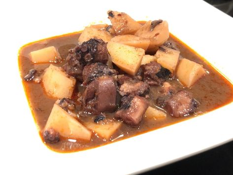 Try this amazing traditional Azorean Portuguese Octopus stew recipe (Polvo Guisado) made with red wine, potatoes and seasoned to perfection. Portuguese Seafood Stew Recipe, Portuguese Octopus, Octopus Stew, Salmon Croquettes Recipe, Rocco Dispirito, Seafood Stew Recipes, Octopus Recipes, Croquettes Recipe, Salmon Croquettes