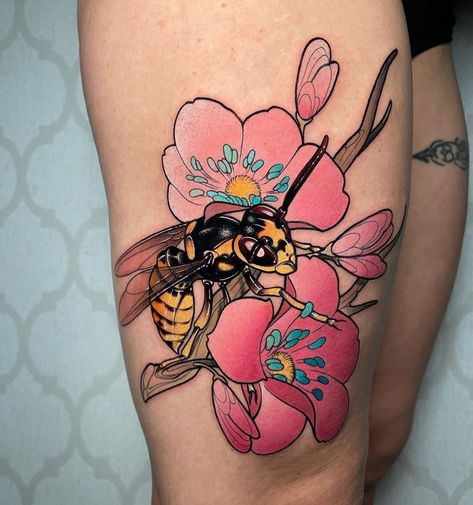 Neo Trad Mushroom, Neotraditional Bee Tattoo, Bee Design Art, Wasp Tattoo, Beetle Tattoo, Animal Sleeve Tattoo, African Tattoo, Insect Tattoo, Bug Tattoo