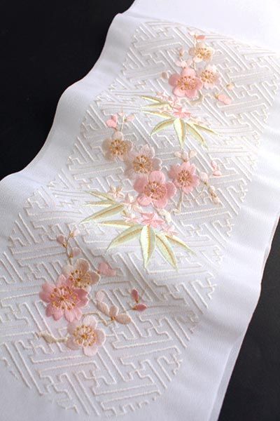 Embroider Ideas, Embroidery Kimono, Chinese Embroidery, Hand Embroidery Dress, Sashiko Embroidery, Japanese Embroidery, Handwork Embroidery Design, Japanese Textiles, 자수 디자인