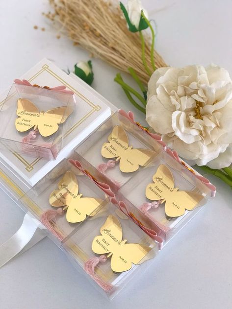 Quincenera Butterfly Fridge Magnet 
.
#misquinceanos #sweet15 #recuerdospara #recuerdos #paraquencenera #quincenerafavors #sweet16favors #sweet15favors #butterflymagnet #butterflyfavors #personalizedgift #mısquincefavors #sweetsixteengift #acrylicmirror #tassel #ribbon #acetatebox #magnet Rose Gold Quinceanera, Butterfly Party Favors, Magnet Favors, Sweet 16 Favors, Quinceanera Favors, 3 Mirror, Personalized Magnets, Butterfly Magnet, Engagement Favors