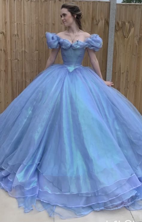 Disney Dress Up Ideas, Elegant Quince Dresses, Disney Princess Inspired Dresses, Cinderella Ballgown, Cinderella Prom Dress, Dress Up Ideas, Disney Dress Up, Vintage Ball Gowns, Disney Dress