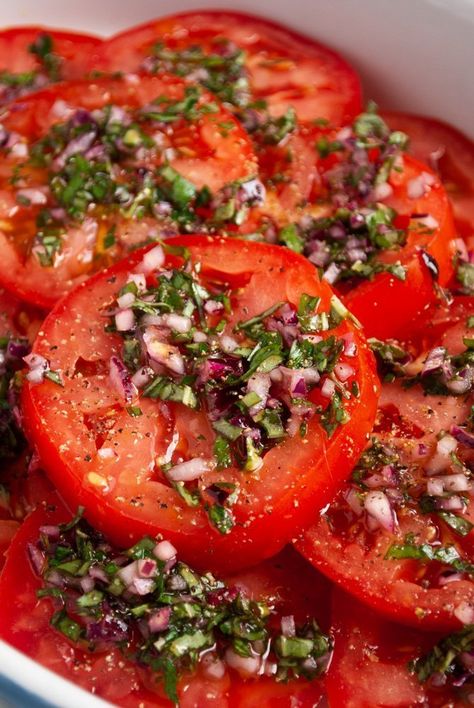 Marinated Tomato Salad, Italian Tomato Salad, Salad Caprese, Tomato Dishes, Marinated Tomatoes, Fresh Tomato Recipes, Tomato Salad Recipes, Best Salad Recipes, Idee Pasto Sano