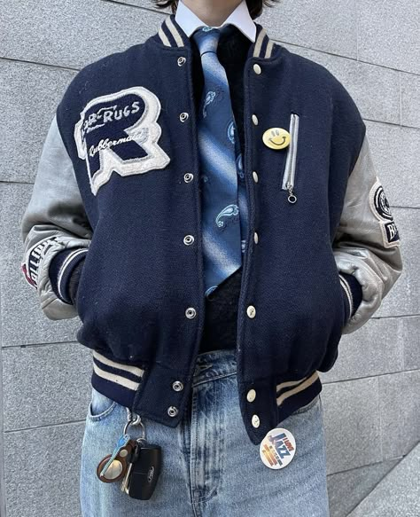 Letterman Jacket Aesthetic, Letterman Jacket Outfit, Academia Chic, Soul Evans, Sneakers Photography, Wardrobe Revamp, Guys Clothing Styles, Photos Inspo, Letterman Jacket