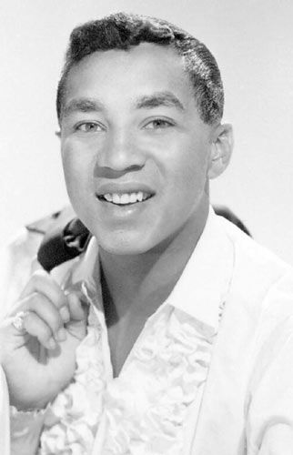 Smokey Robinson singer songwriter record Producer motown Detroit African American Motown Singers, Tamla Motown, Smokey Robinson, Old School Music, Soul Singers, Vintage Black Glamour, Happy 50th, Happy 50th Birthday, Marvin Gaye