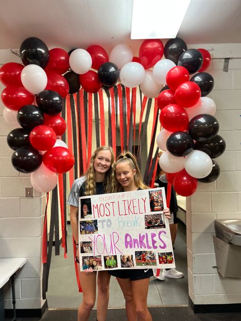 Senior Day Decorations Sports, Senior Night Gym Decorations Volleyball, Senior Night Gym Decorations, Senior Night Balloons, Volleyball Senior Night Decorations, Senior Night Decorations, Senior Night Ideas, 2enior Ye4r, Night Volleyball