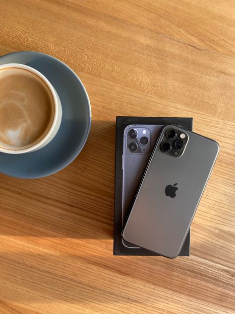 Iphone 11 Pro Max Gray, Iphone 11 Pro Colors, Iphone 11 Pro Max Aesthetic, Iphone 11 Pro Aesthetic, Ip 11 Pro, Apple Iphone Accessories, Shoes Wallpaper, Free Iphone Giveaway, Samsung Galaxy Phones