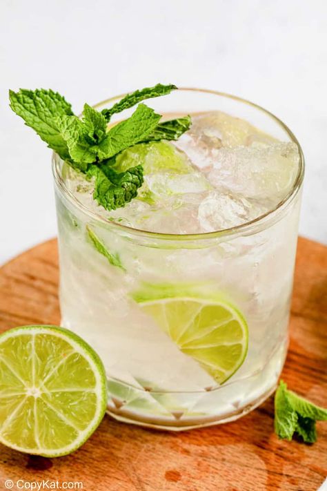 Learn how to make the best Mojito cocktail ever. Get the easy recipe to make a classic Mojito with rum, club soda, lime, simple syrup, and fresh mint leaves. It's better than getting a Mojito drink at a bar and less expensive too. Cheers to one of the best homemade drinks! #mojito #drinkrecipes #cocktailrecipes #cocktaildrinks Cheesecake Factory Mojito Recipe, How To Make Mojitos, Lime Simple Syrup, Best Mojito Recipe, Mojito Drink, Classic Mojito, Summertime Cocktail, Mint Simple Syrup, Food References